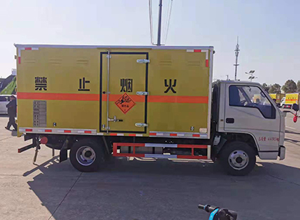 山海关爆破器材运输车技术升级与安全合规新趋势